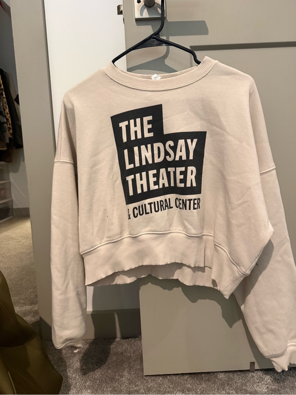 The Lindsay Theater Cropped Sweatshirt - Cream